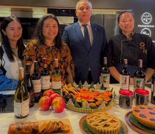 Frutas frescas, ciruelas deshidratadas y vinos de O’Higgins conquistan paladares en Indonesia