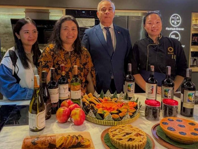 Frutas frescas, ciruelas deshidratadas y vinos de O’Higgins conquistan paladares en Indonesia