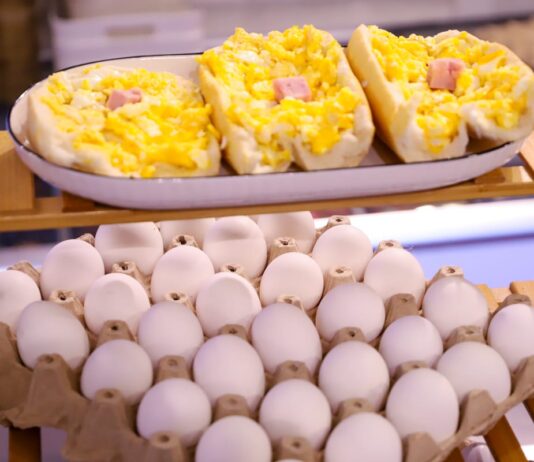 Ministro Valenzuela destaca estabilización en precios del huevo y llama a proteger la industria nacional ante ingresos ilegales