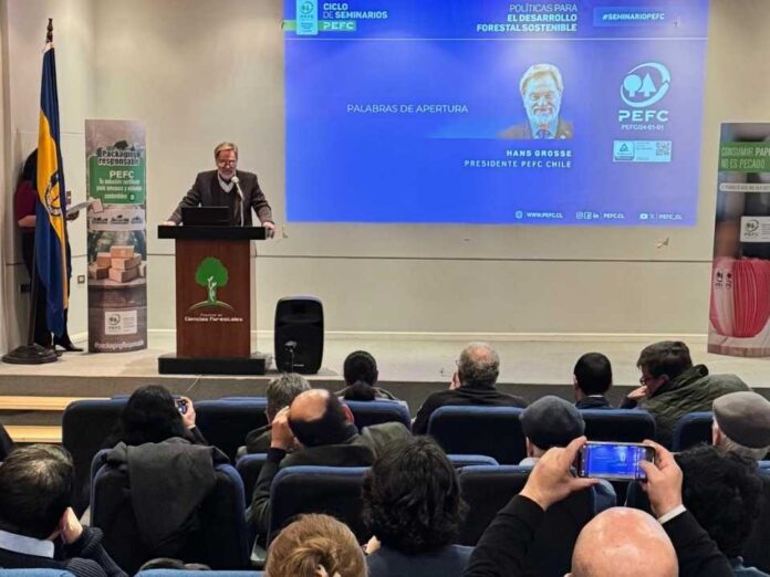 Seminario de PEFC en Concepción destacó la urgencia de políticas integradas para un desarrollo forestal sostenible Seminario de PEFC en Concepción destacó la urgencia de políticas integradas para un desarrollo forestal sostenible