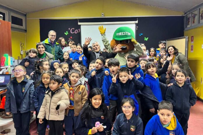 “Yo quisiera ser una cuidadora con los animales” Agricultura conmemora Día Internacional del Huemul con jornadas educativas para estudiantes