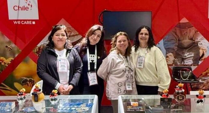 Apicultoras de Yumbel y Tucapel se lucen con sus mieles en Apimondia
