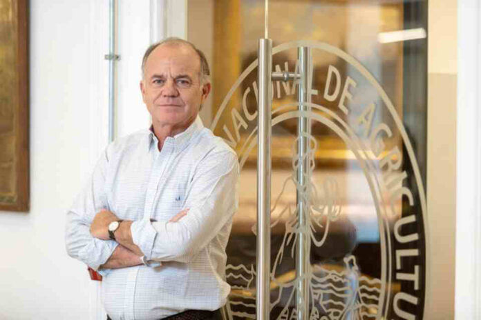 Presidente de la Sociedad Nacional de Agricultura acusa falta de mano de obra y pide regularizar a inmigrantes