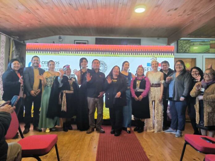 Primer Encuentro Raíz Textil reunió a artesanas mapuche en Tirúa Primer Encuentro Raíz Textil reunió a artesanas mapuche en Tirúa