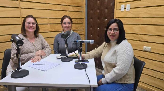Voces en Ciencia: el espacio radial que visibiliza a las mujeres científicas de Chile y el mundo Voces en Ciencia: el espacio radial que visibiliza a las mujeres científicas de Chile y el mundo