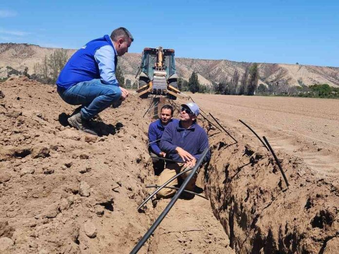 Agricultor de Ovalle optimizará el agua para sus cultivos mediante innovador sistema de riego subterráneo bonificado por la CNR