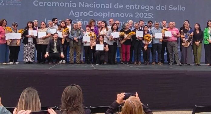 COOVICEN de Ñuble recibe sello de calidad AgroCoopInnova por su innovación en la industria vitivinícola