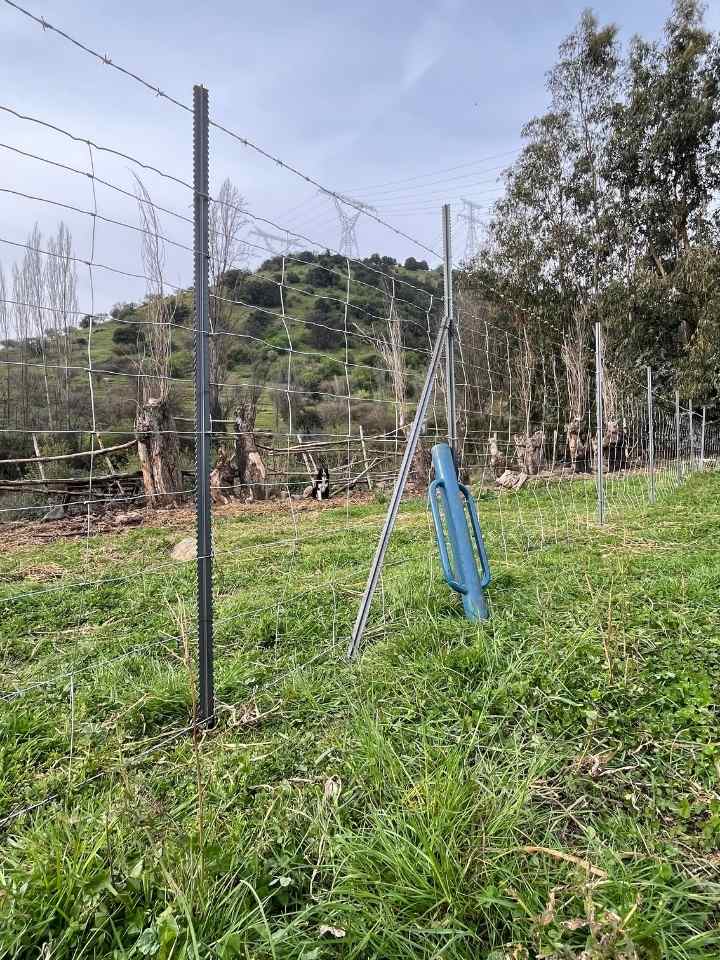 poste aza, POSTE AZA: la nueva forma de cercar el campo chileno con rapidez y durabilidad