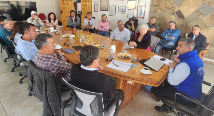 Regantes presentan requerimientos para la elaboración del Calendario de Concursos 2026 de la Ley de Riego