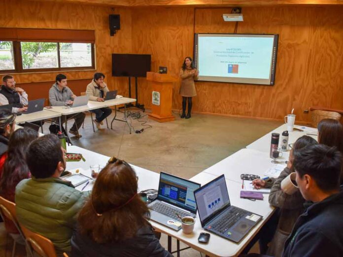 SAG y Centro Ceres impulsan metodología para evaluar condición biológica de los suelos en la agricultura orgánica