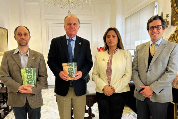 SNA y Cónsul de Bolivia buscan fomentar el uso de la Visa Mercosur para trabajadores agrícolas SNA y Cónsul de Bolivia buscan fomentar el uso de la Visa Mercosur para trabajadores agrícolas