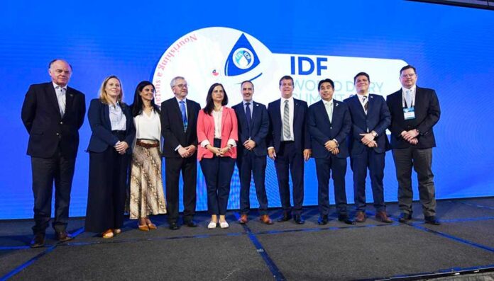 UdeC firma Declaración Láctea de París sobre Sostenibilidad, Cumbre Mundial de la Leche El protocolo es impulsado por la IDF y la FAO. UdeC es la primera universidad del mundo en adherir declaración sobre producción sustentable de leche, Cumbre Mundial de la Leche