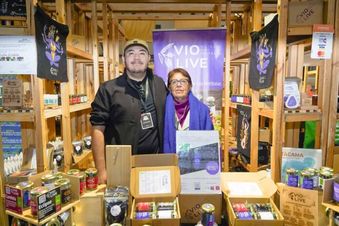 Miel, vino pajarete, destilados, junto al aceite de oliva y aderezos oliva gourmet representarán a la región de Atacama en nueva versión de ExpoMundoRural de INDAP. Miel, vino pajarete, destilados, junto al aceite de oliva y aderezos oliva gourmet representarán a la región de Atacama en nueva versión de ExpoMundoRural de INDAP.