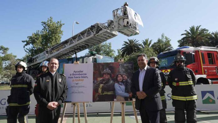 Aguas Andinas y Bomberos RM firman inédito convenio que potencia trabajo conjunto, posibles aportes y mantenimiento de infraestructura esencial Aguas Andinas y Bomberos RM firman inédito convenio que potencia trabajo conjunto, posibles aportes y mantenimiento de infraestructura esencial