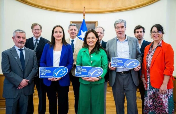 Pescadores Industriales presentan a Cancillería la recertificación internacional que acredita al jurel chileno como pesquería sostenible