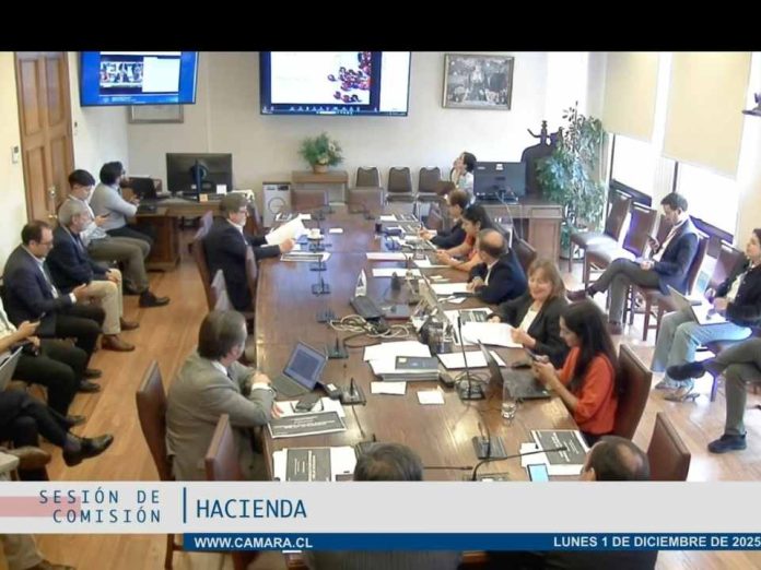 Frutas de Chile expone en Comisión de Hacienda de la Cámara de Diputados “El royalty portuario debe ser analizado considerando sus efectos en la competitividad de la industria” Frutas de Chile expone en Comisión de Hacienda de la Cámara de Diputados: “El royalty portuario debe ser analizado considerando sus efectos en la competitividad de la industria”