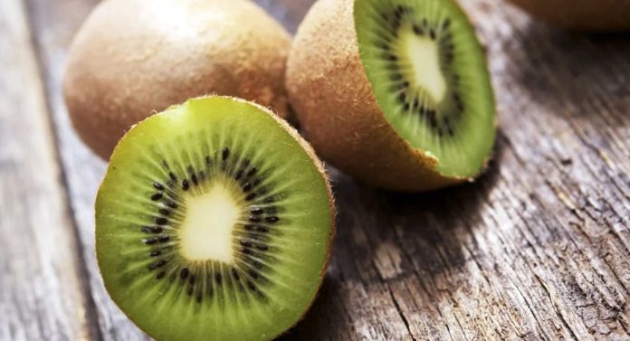 Kiwi, la fruta que se abre camino como aliado del buen dormir