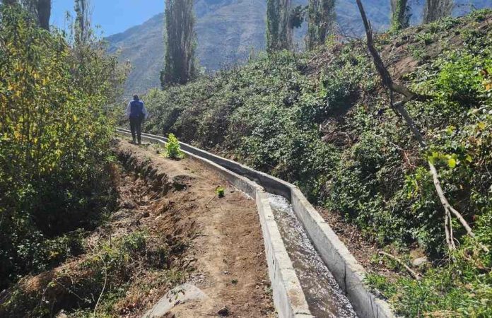 Regantes de canal Las Pampitas optimizan el uso del agua mediante obra de canalización bonificada por la Ley de Riego