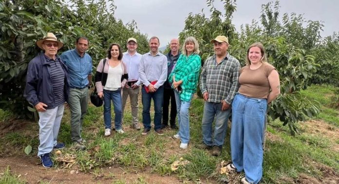 Agregado Agrícola de Francia para Chile, Argentina y Brasil Francia mira a Chile como un socio “de confianza” y con ventaja sanitaria para su mercado en contraestación Agregado Agrícola de Francia para Chile, Argentina y Brasil : Francia mira a Chile como un socio “de confianza” y con ventaja sanitaria para su mercado en contraestación