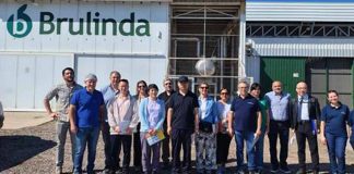 Delegación china recorre plantaciones de carozos de Mendoza para avanzar en acuerdo de exportación