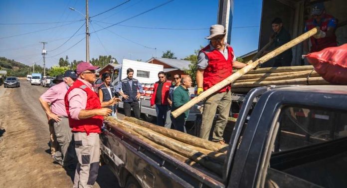 Gobierno inicia entrega de ayudas tempranas para agricultores afectados por incendios en el sur de Chile