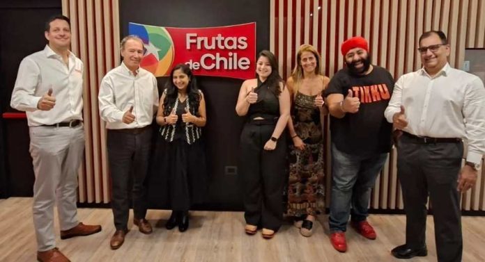Influencers gastronómicos de India recorren Chile para contar su “viaje a la industria de la cereza y el arándano»
