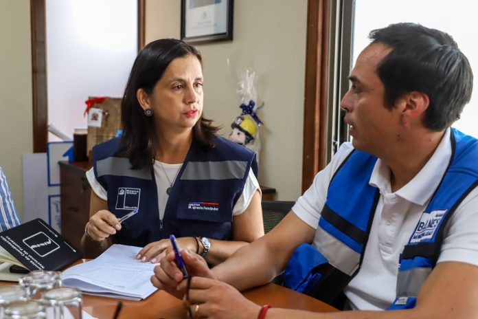 Ministra de Agricultura y alcalde de Bulnes refuerzan coordinación para agilizar la entrega de ayudas a damnificados por incendios forestales