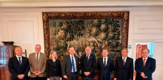 Embajador de Estados Unidos se reúne con líderes del sector agrícola chileno para fortalecer agenda bilateral