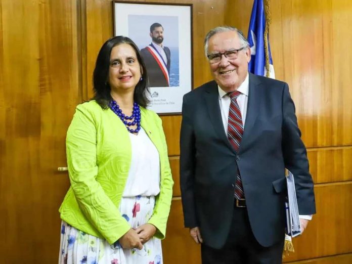 Ministra Ignacia Fernández se reúne con Jaime Campos para iniciar el traspaso en el Ministerio de Agricultura