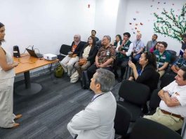 Ministra de Agricultura recibe a delegación de Indonesia que verifica en terreno controles del SAG en el Aeropuerto de Santiago Ministra de Agricultura recibe a delegación de Indonesia que verifica en terreno controles del SAG en el Aeropuerto de Santiago