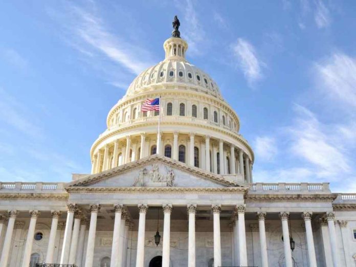 Senadores estadounidenses reintroducen la Ley SWAT para combatir la Drosophila de alas manchadas Senadores estadounidenses reintroducen la Ley SWAT para combatir la Drosophila de alas manchadas