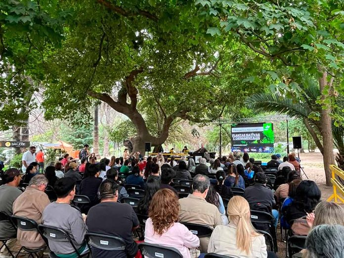 Cerca de dos mil asistentes marcan el éxito del Primer Encuentro Nacional de Plantas Nativas y Ornamentales Cerca de dos mil asistentes marcan el éxito del Primer Encuentro Nacional de Plantas Nativas y Ornamentales