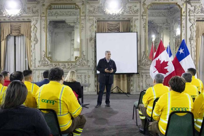 Chile y Canadá actualizan Plan Operativo para el manejo de incendios forestales