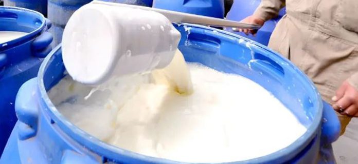 La regulación de precios asfixia el sector lechero en Bolivia La regulación de precios asfixia el sector lechero en Bolivia